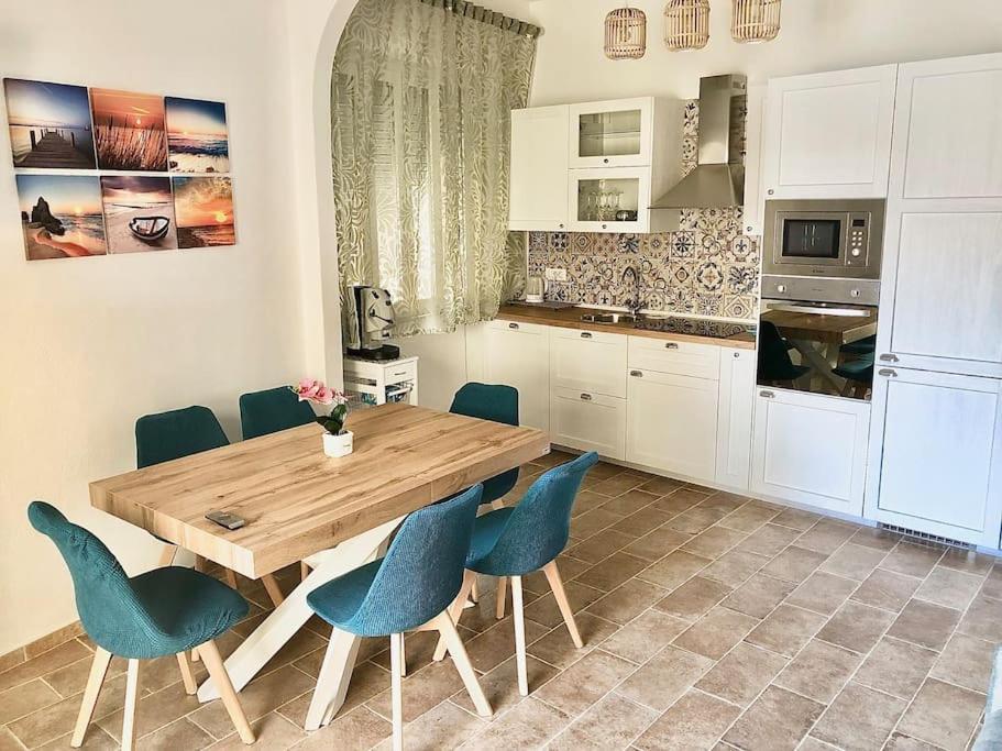 Villa Maddy House - 50 Mt Dal Mare à Porto Santo Stefano  Extérieur photo