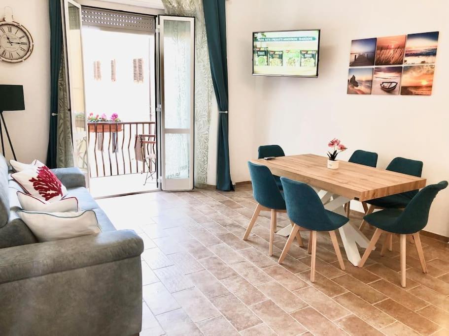 Villa Maddy House - 50 Mt Dal Mare à Porto Santo Stefano  Extérieur photo