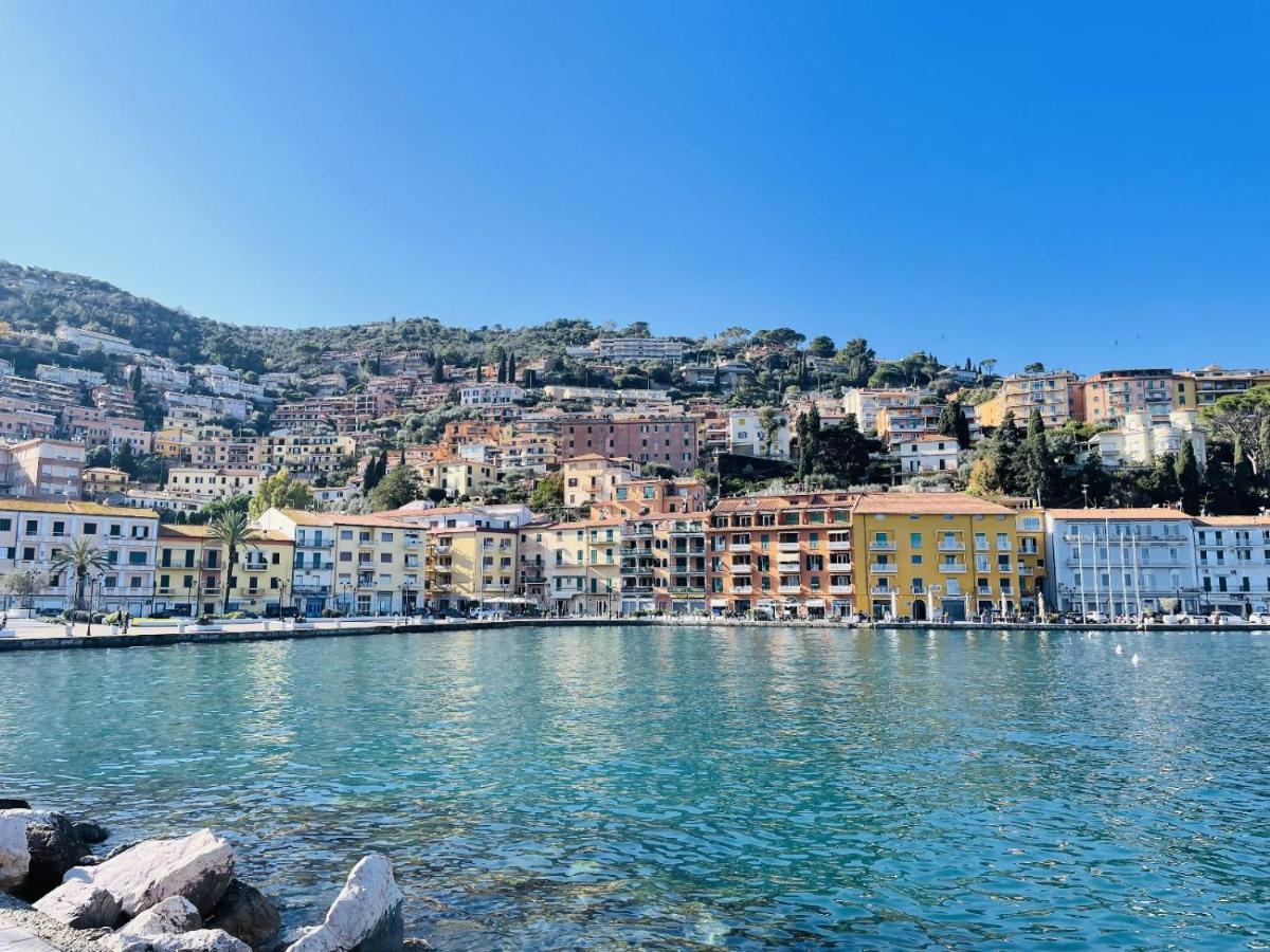 Villa Maddy House - 50 Mt Dal Mare à Porto Santo Stefano  Extérieur photo