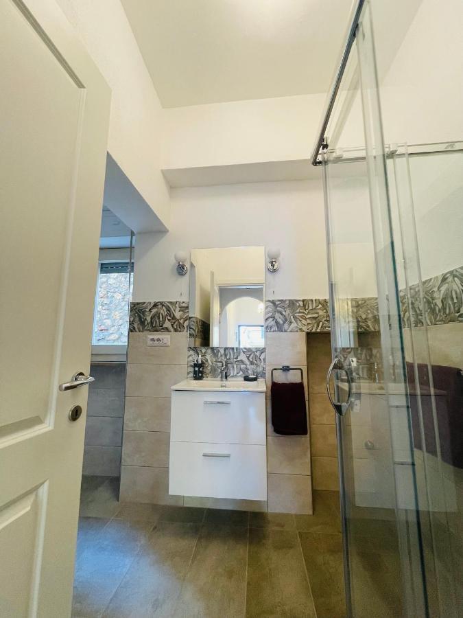 Villa Maddy House - 50 Mt Dal Mare à Porto Santo Stefano  Extérieur photo